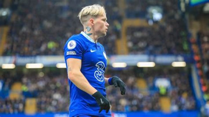 Mudryk asks mum and dad to save Chelsea career