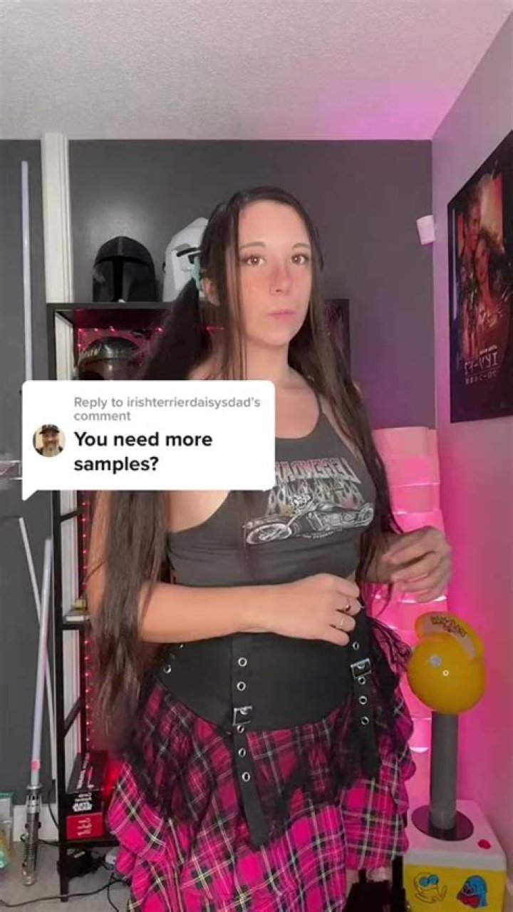 My OnlyFans and socials are in comments 🧡🖤 MistyRay MistyRay