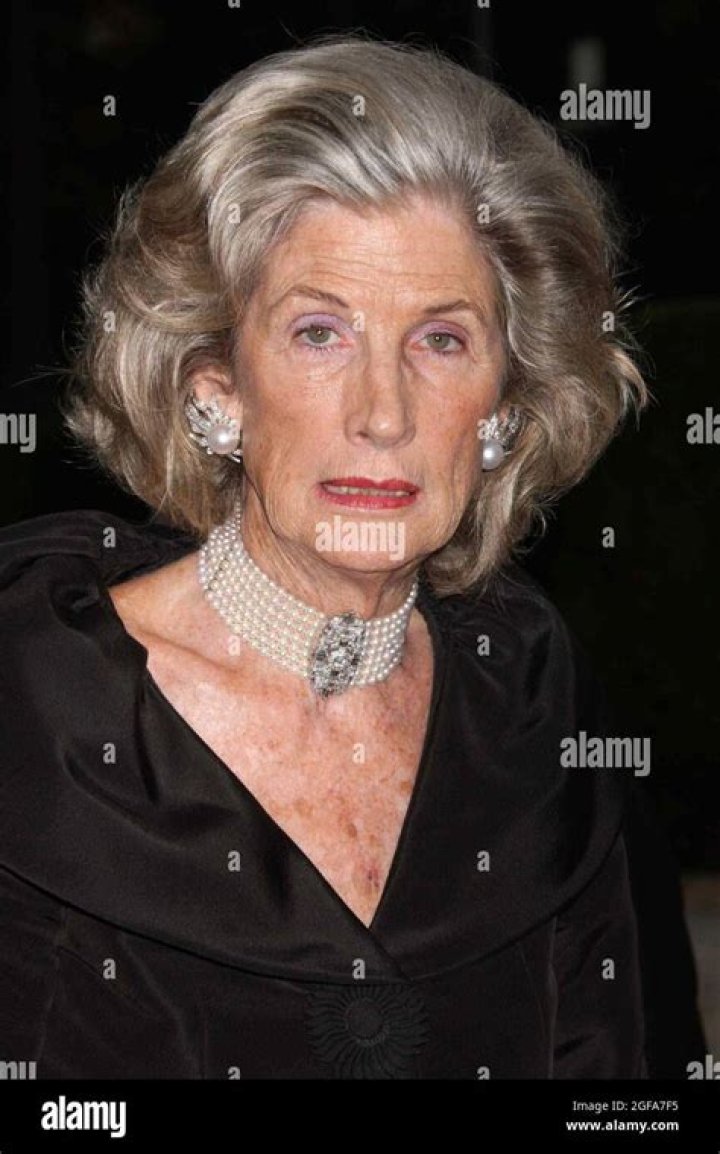 Nancy Kissinger attends the opening of the Metropolitan Opera's 200910
