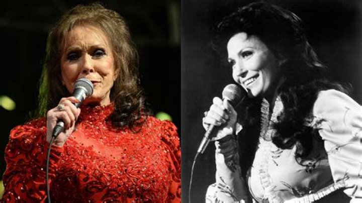 New pictures of Loretta and her twin daughters patsy and Peggy 💜💜 