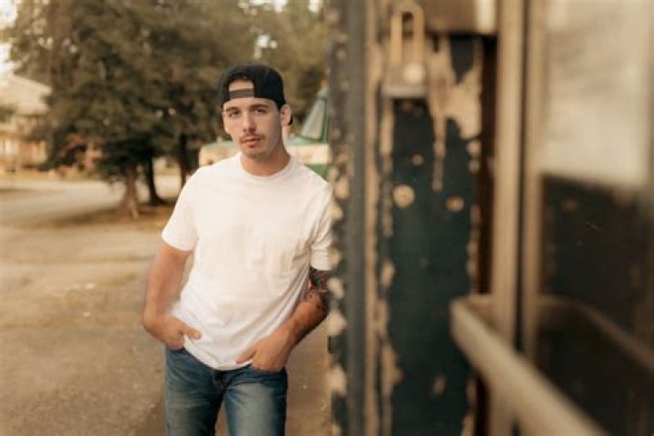Noah Thompson Drops PostAmerican Idol single "Make You Rich"