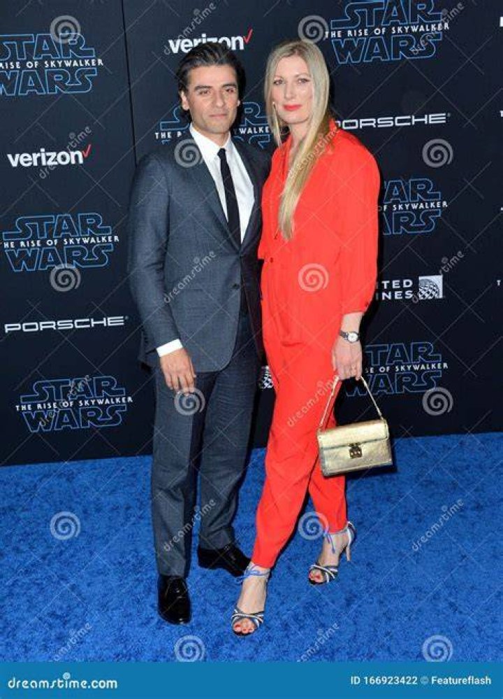 Oscar Isaac & Elvira Lind from 2018 Oscars Red Carpet Couples E! News