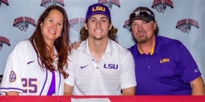 Outfielder Dylan Crews chooses LSU over MLB