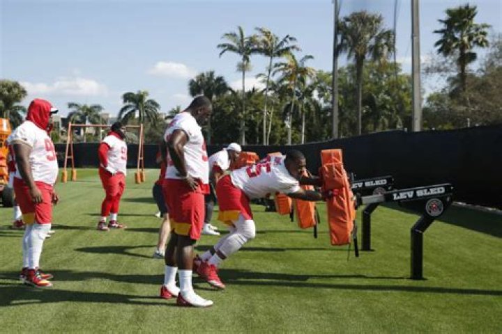Overhauled Chiefs defense under Spagnuolo rises to occasion
