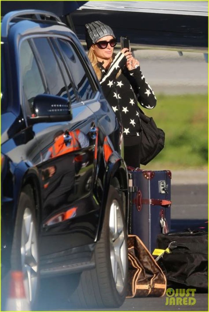 Paris Hilton Jets Home After Spending New Year’s Eve in Aspen Paris