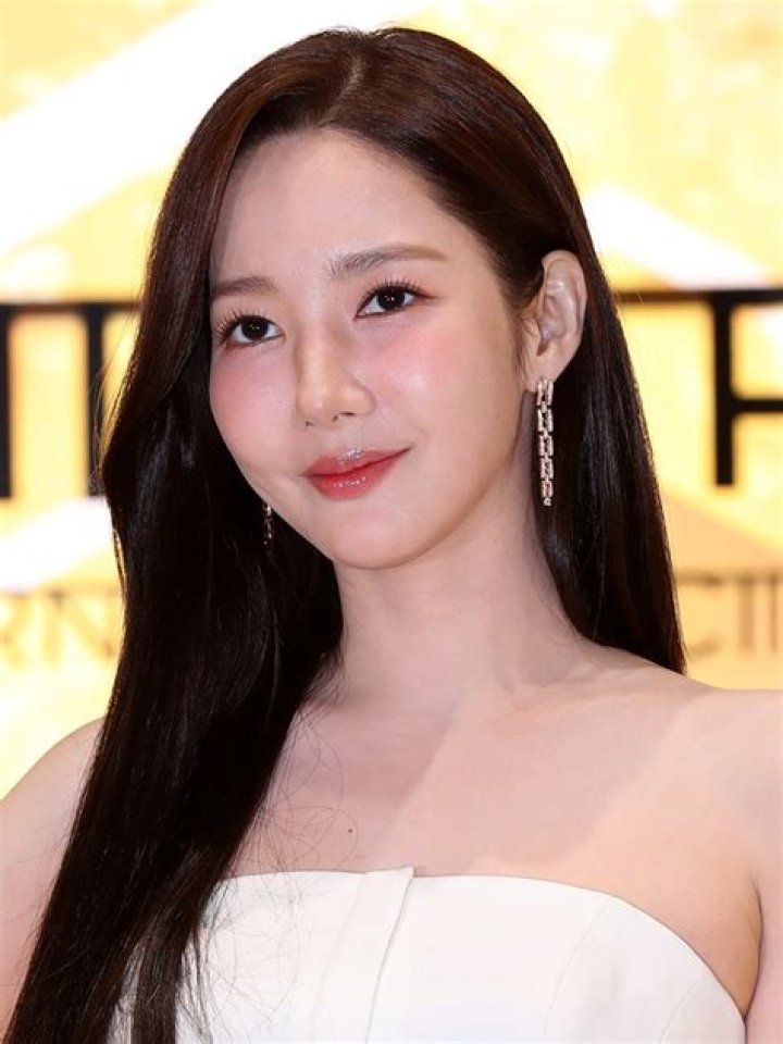 Park Min Young nu a avut operații estetice și fotografiile din trecut