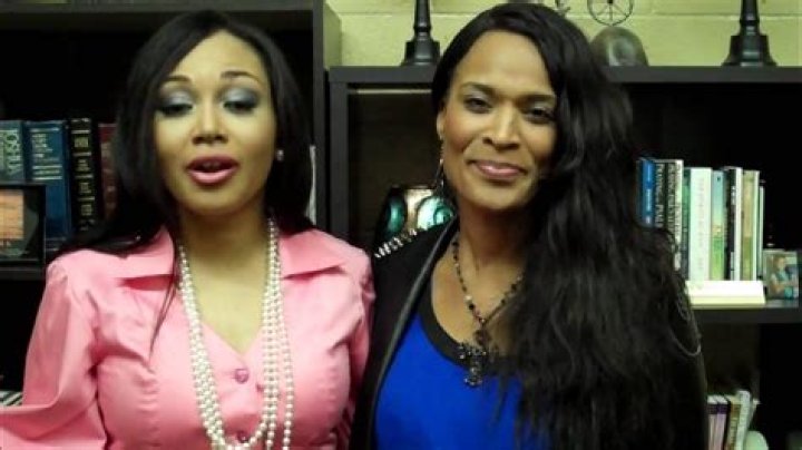 Pastor Zenovia celebrates Prophetess Christina Glenn Weeks Ministry At