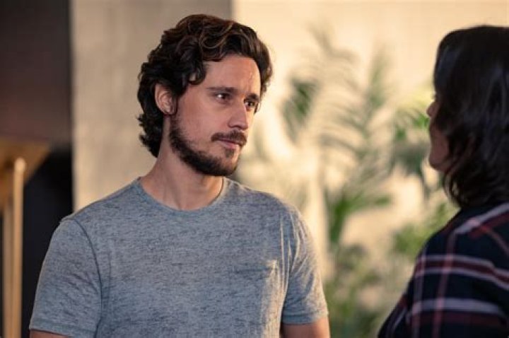 Peter Gadiot Biography Facts, Childhood, Family Life & Achievements