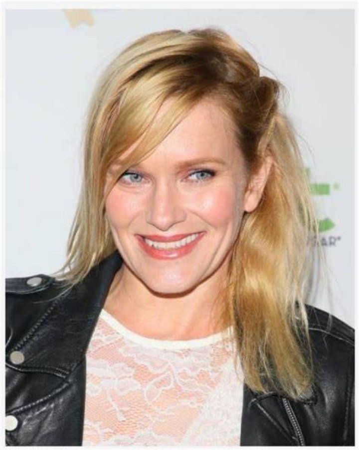 Picture of Nicholle Tom