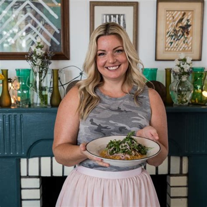 Pictures of Damaris Phillips