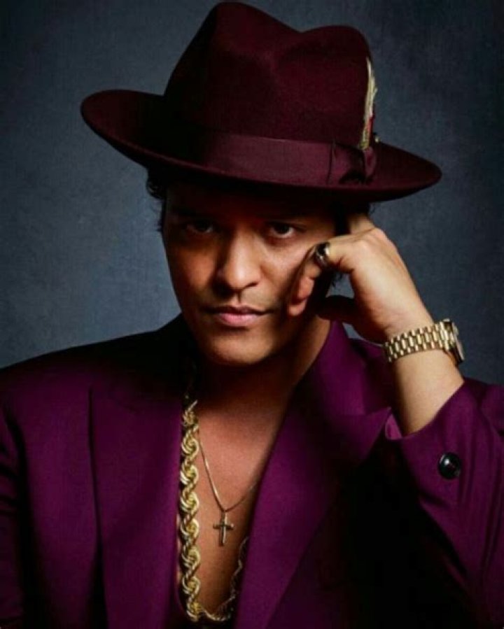 Pin by Dene Barbosa on Mães Bruno mars concert, Bruno mars family