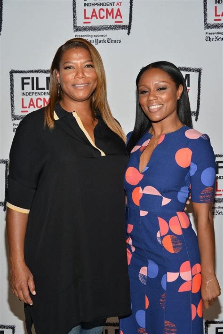 Rainha Latifah e seu prometido noivo Eboni Nichols tiveram um bebê