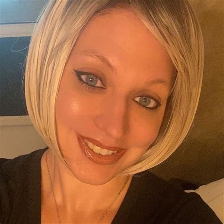 Renee Moore [Profiles] &bull; Instagram, Twitter, TikTok Foller