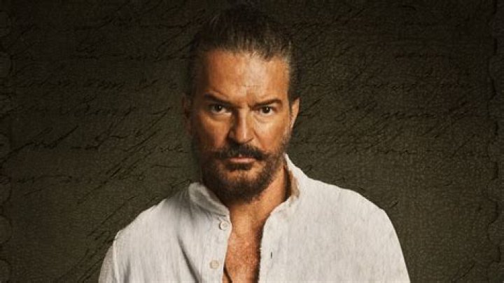 Ricardo Arjona y el Pol&eacute;mico Verso Contra Donald Trump &mdash; FMDOS