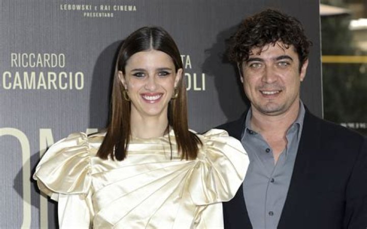 Riccardo Scamarcio Figlio With Fidanzata Family And Net Worth