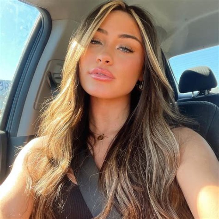 Robbie Wikipedia, Age, Instagram, Net Worth, Height, Wife