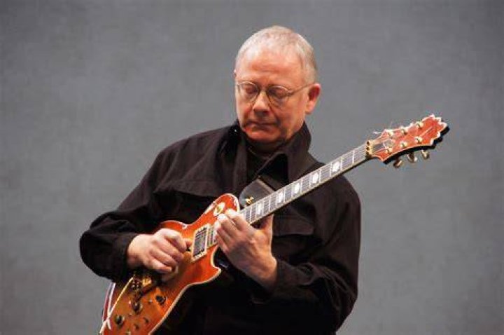 Robert Fripp launches Music For Quiet Moments series UNCUT