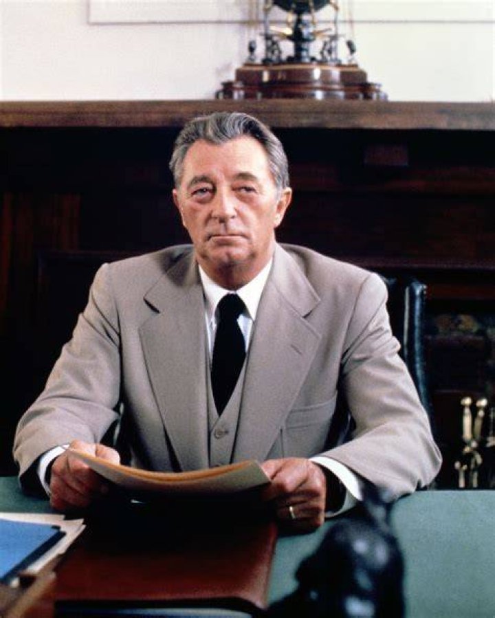 Robert Mitchum &mdash; Life and Death of the Legendary Hollywood Antihero Who