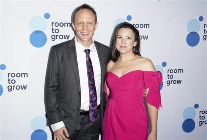 Roberta Nurse Husband, Love Life, Married, Net Worth