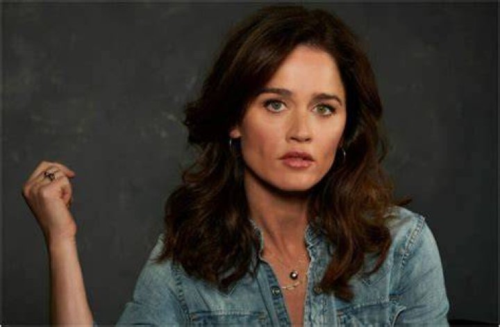 Robin Tunney (Actress) bio wiki, age, height, weight, measurements