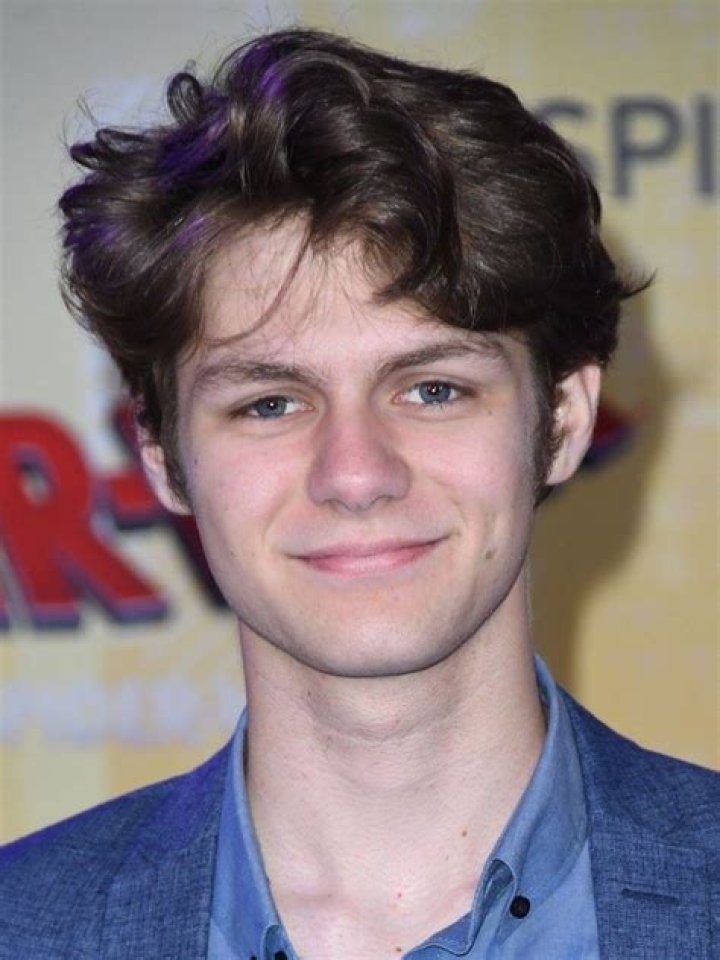 Ryan Simpkins Bio, Age, Height, Family, Brother, Partner, Net Worth, TV