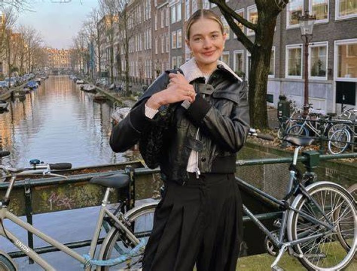 Sanne Vloet Biography, Height & Life Story Super Stars Bio