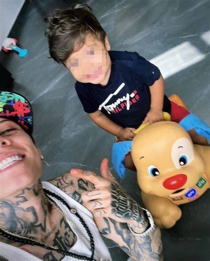 Santa Fe Klan y su novia Maya Nazor tienen a su beb&eacute; N+