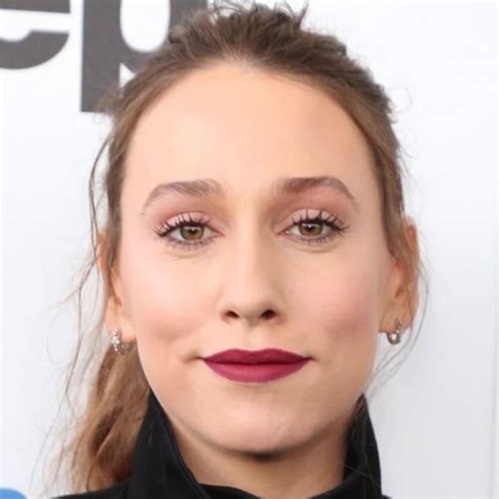 Sarah Sutherland Biography Facts, Childhood, Family Life & Achievements