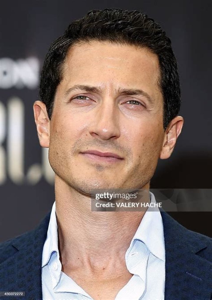 Sasha Roiz, Clive, Grimm, Tv Shows, Captain, Couple Photos, Scenes