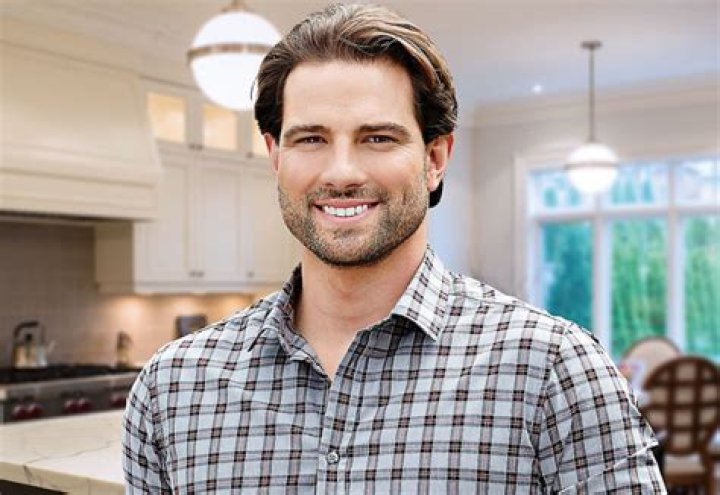 Scott McGillivray Bio, Net Worth, Married, Wife, Daughter, Age, TV