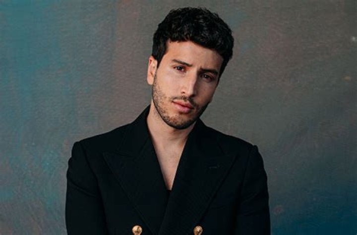 Sebastian Yatra / Watch Sebastian Yatra Perform On New Video Series