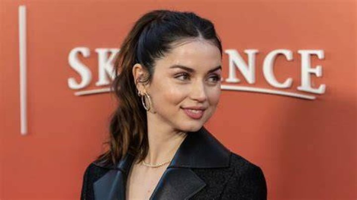 See Ana de Armas' Style & Hair Transformation Over the Years Photo