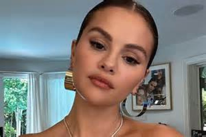 selena gonez leaked nude96