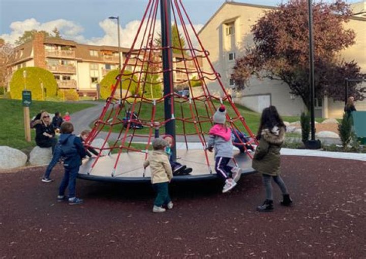 Semisch Park, Semisch Ave, North Vancouver, BC V7M 1C9