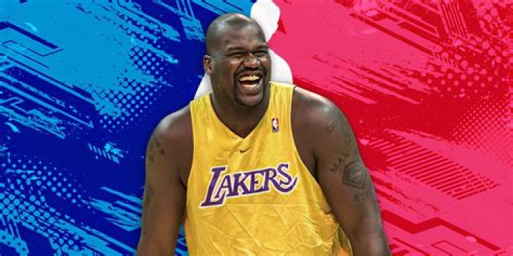 Shaquille O&rsquo;Neal getting his giant frame into a Smart car is hilarious