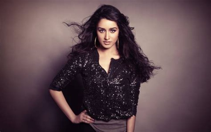 Shraddha Kapoor cute pictures with family