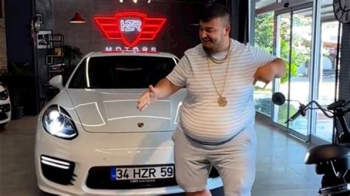 Sibili dom dom yes yes Yasin Cengiz Porsche Panamera thicc fatguy belly