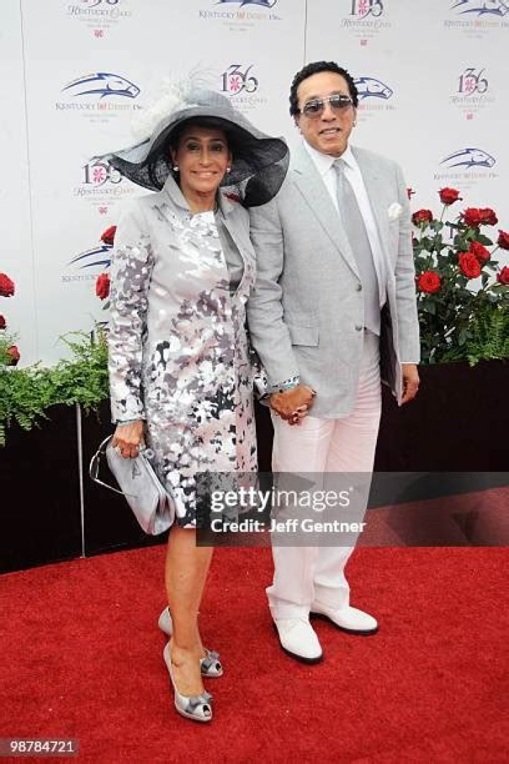 Smokey Robinson and his wife.. Couples Showin Real Love