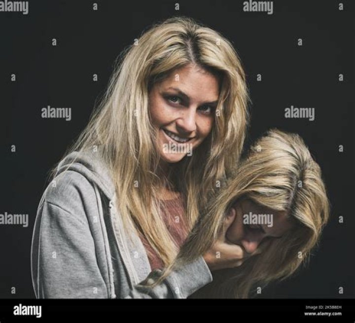 Stassie insane boob grab r/StassieBaby