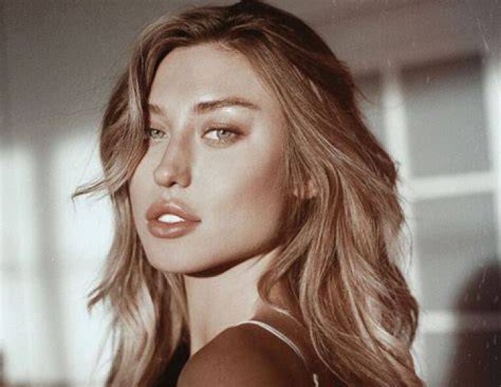 Stefanie Gurzanski Height, Weight, Net Worth, Age, Birthday, and Wiki News Reporter