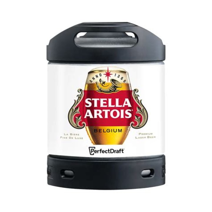 Stella Barey couche avec le t&eacute;moin de son p&egrave;re au mariage Crumpe