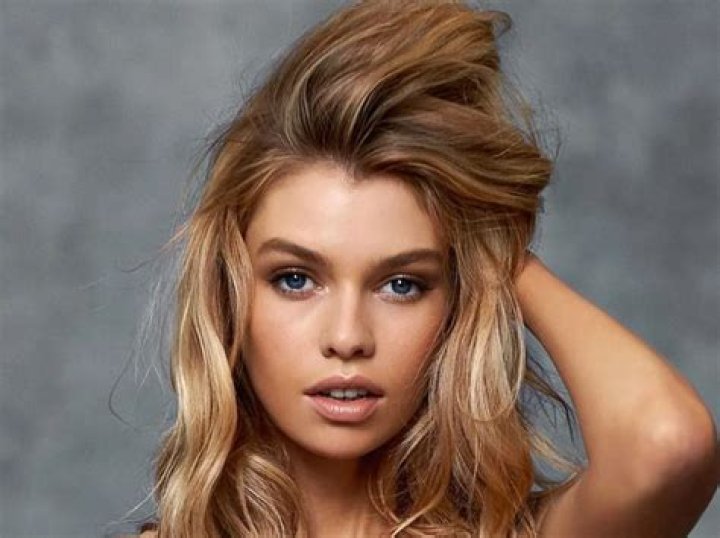Stella Maxwell Model Wiki Bio Age Height Weight Measurements Images