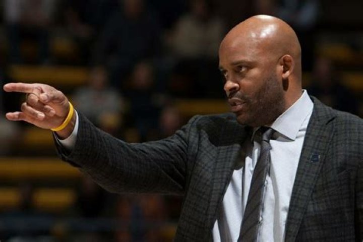 Steve Kerr supports Cuonzo Martin, who reportedly needs UC President