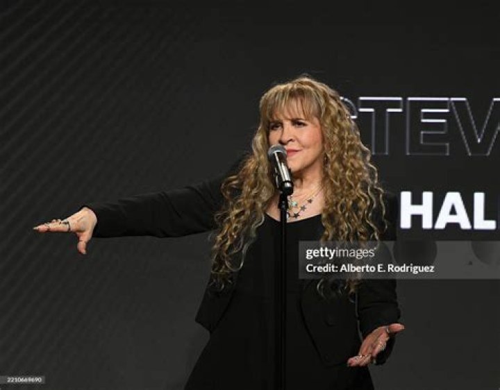 Stevie Nicks How Old Is Stevie Nicks And What S Her Net Worth