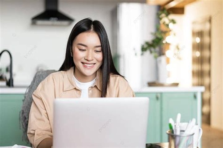 Student smiling while studying at SU library
