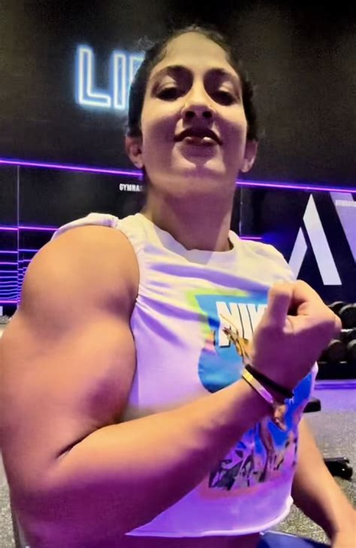 Symphony_Queen (HerBicepsCam)