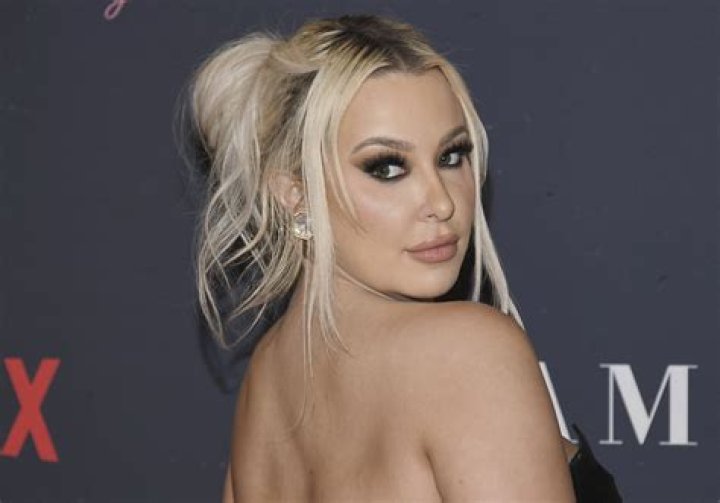 Tana Mongeau's Messy FEUD With Bella Thorne Surfaces! YouTube