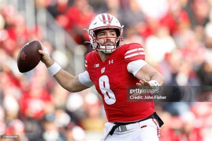 Tanner Mordecai, Wisconsin's No. 1 quarterback, rebounds at practice