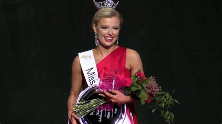 Tara Schiphof crowned Miss Macon 2022