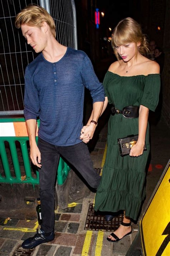 Taylor Swift and Joe Alwyn Reportedly Break Up